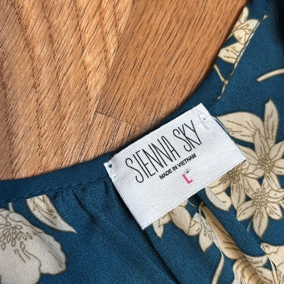 Sienna Sky dark and cream floral teal short flutter sleeve peplum blouse. Size L - Picture 3 of 17